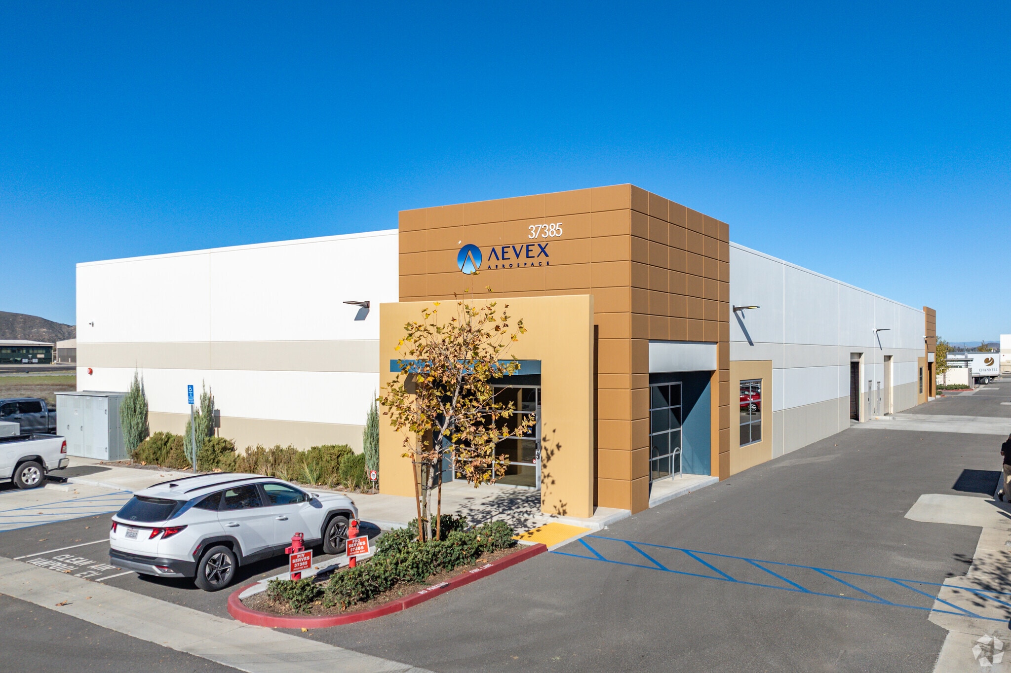 37373 Industry Way, Murrieta, CA à louer Photo principale– Image 1 sur 6