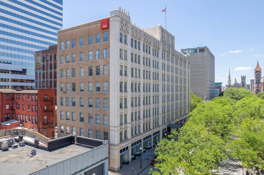 19 Garfield Pl, Cincinnati, OH à louer - Photo de l’immeuble – Image 1 sur 32