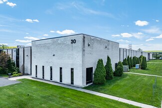 Plus de détails pour 30 Hub Dr, Melville, NY - Industriel/Logistique à louer