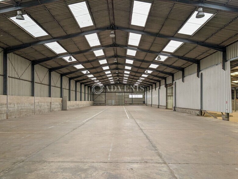 Industriel/Logistique dans Meillac à louer - Photo intérieure – Image 1 sur 12