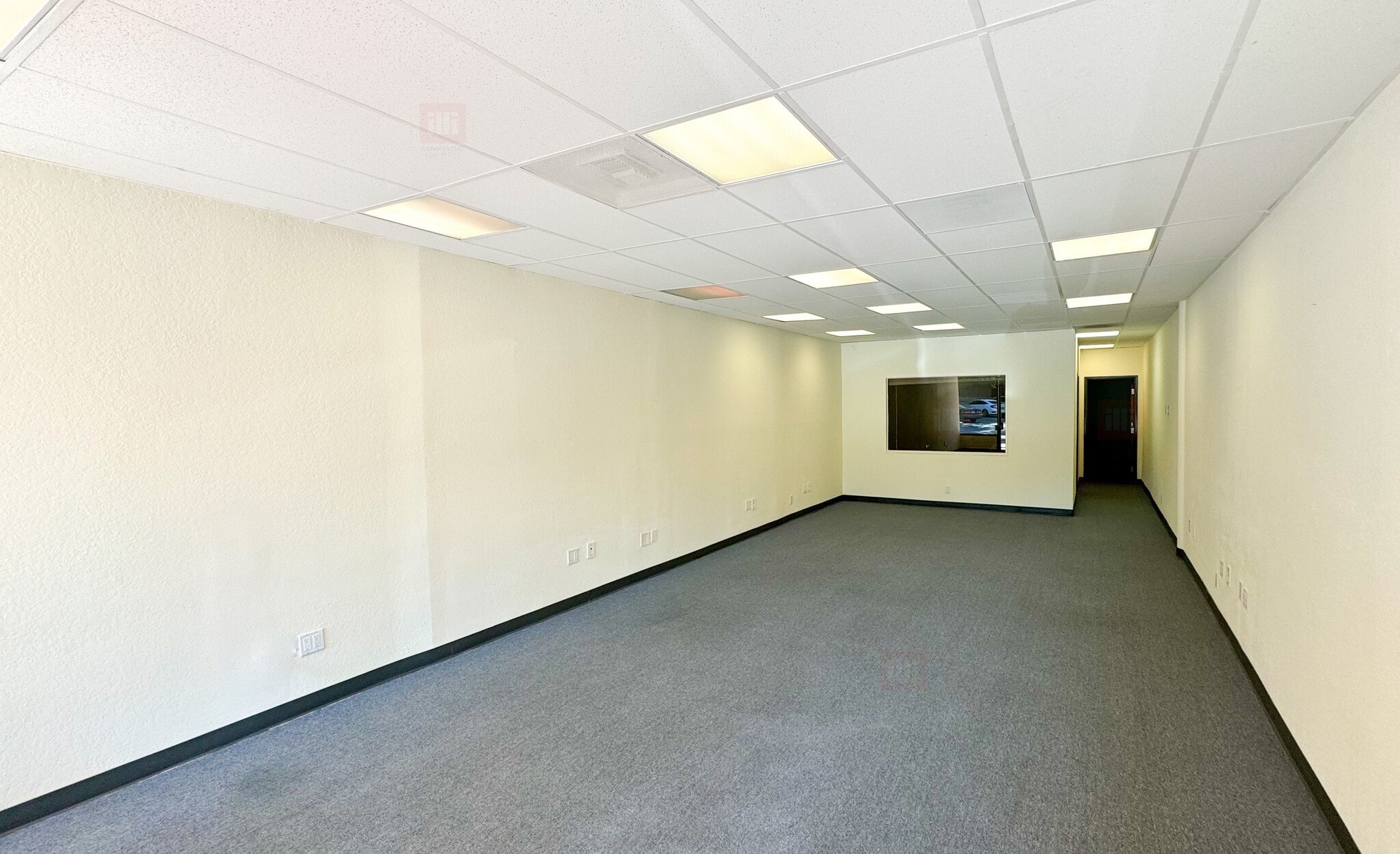 20812 Ventura Blvd, Woodland Hills, CA à louer Photo intérieure– Image 1 sur 4
