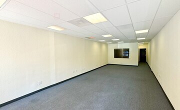 20812 Ventura Blvd, Woodland Hills, CA à louer Photo intérieure– Image 1 sur 4