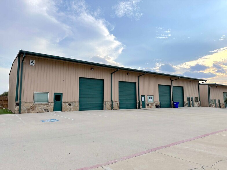 122 Rose Ln, Frisco, TX à louer - Photo de l’immeuble – Image 3 sur 4