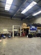 Local d’activités dans Élancourt à louer Photo intérieure– Image 2 sur 3