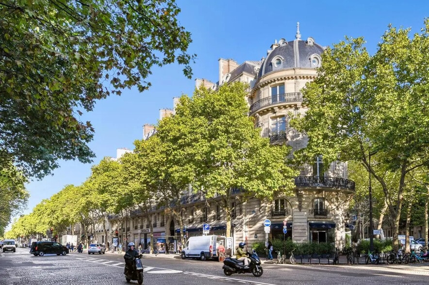 134 Boulevard Haussmann, Paris à louer - Photo de l’immeuble – Image 2 sur 17