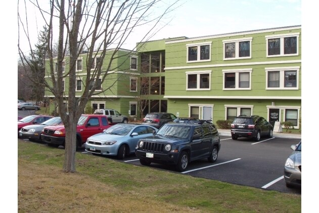 495 Gold Star Hwy, Groton, CT à vendre - Photo de l’immeuble – Image 2 sur 10