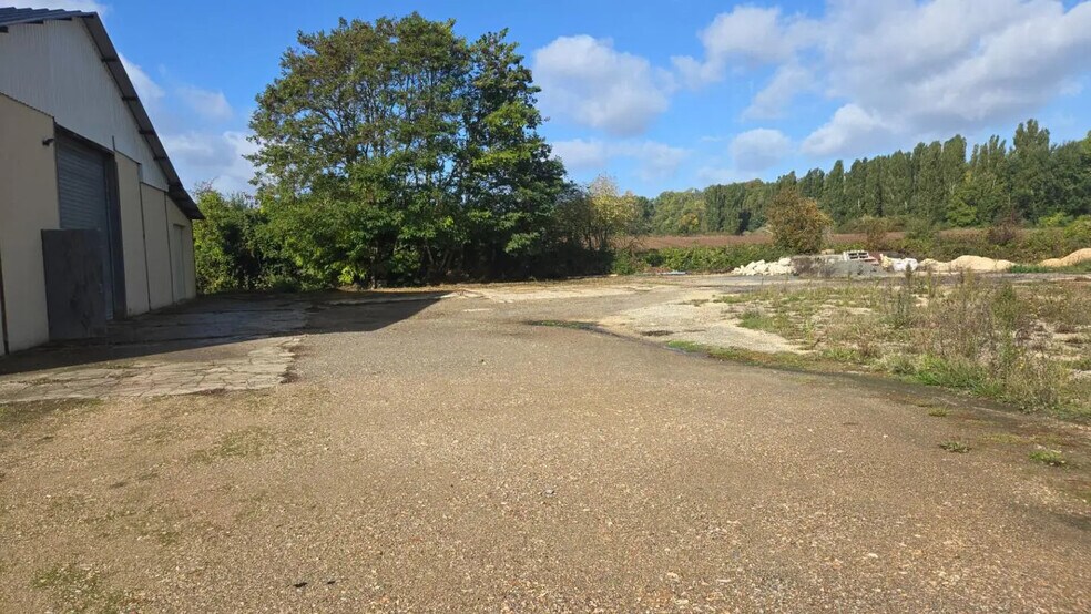 Local d’activités dans Dreux à louer - Photo de la construction – Image 3 sur 13