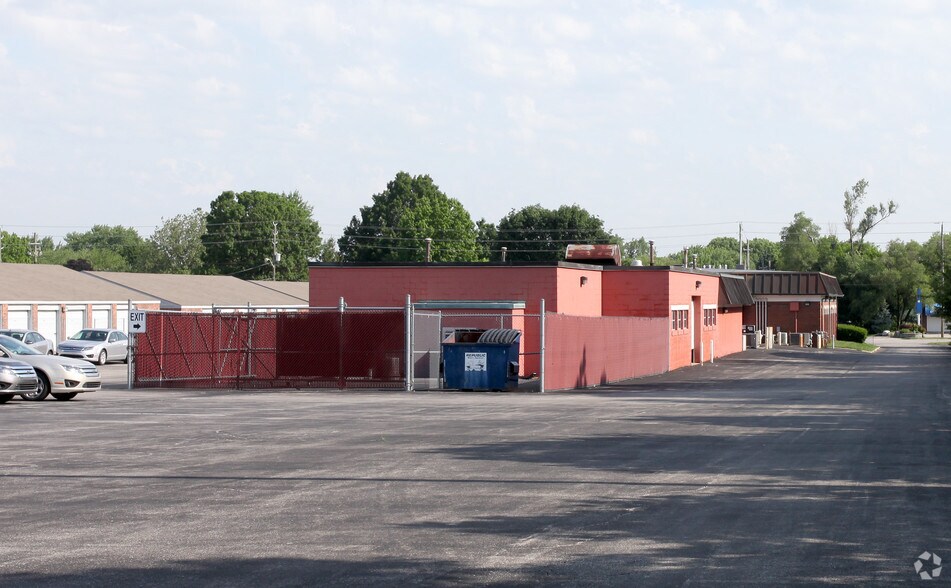 6767 E Washington St, Indianapolis, IN à louer - Photo de l’immeuble – Image 2 sur 3