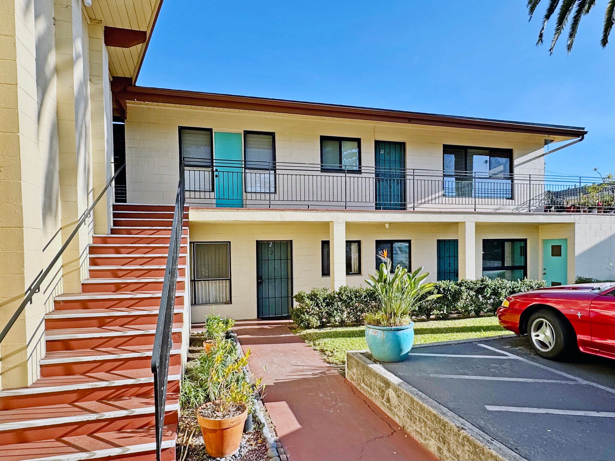 118 W Victoria St, Santa Barbara, CA à vendre Photo principale– Image 1 sur 2