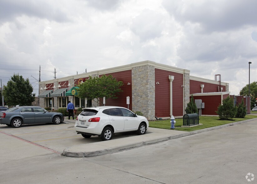 2110 S 6 Hwy, Houston, TX à louer - Photo de l’immeuble – Image 3 sur 4