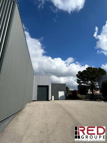 Industriel/Logistique dans Signes à louer - Photo de l’immeuble – Image 2 sur 4