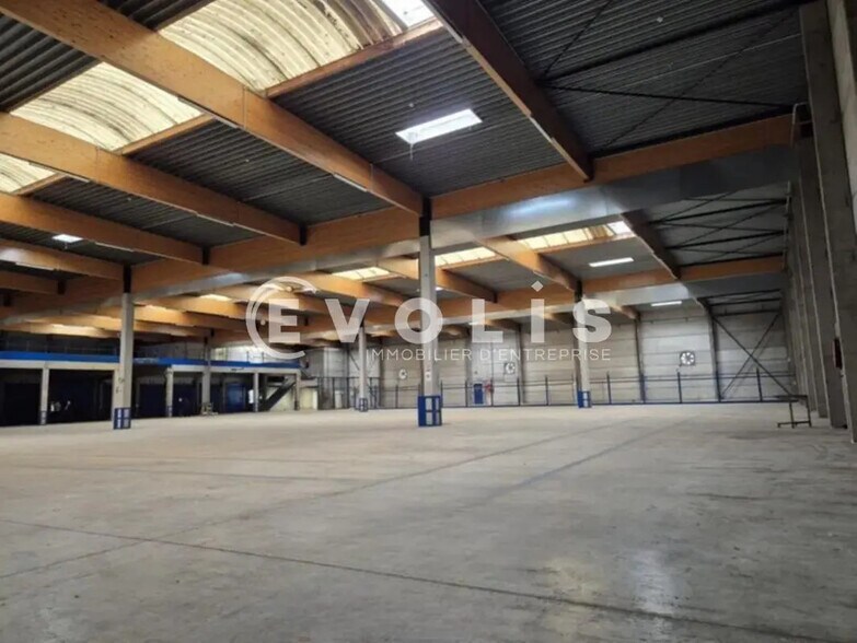 Local d’activités dans Saint-Thibault-des-Vignes à louer - Photo intérieure – Image 2 sur 6