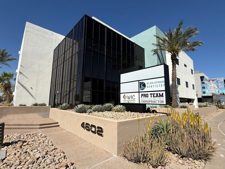 4602 N 16th St, Phoenix, AZ à louer - Photo de l’immeuble – Image 1 sur 10
