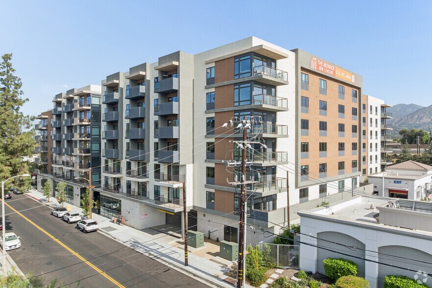 127 W Pomona St, Monrovia, CA à louer - Photo principale – Image 1 sur 34