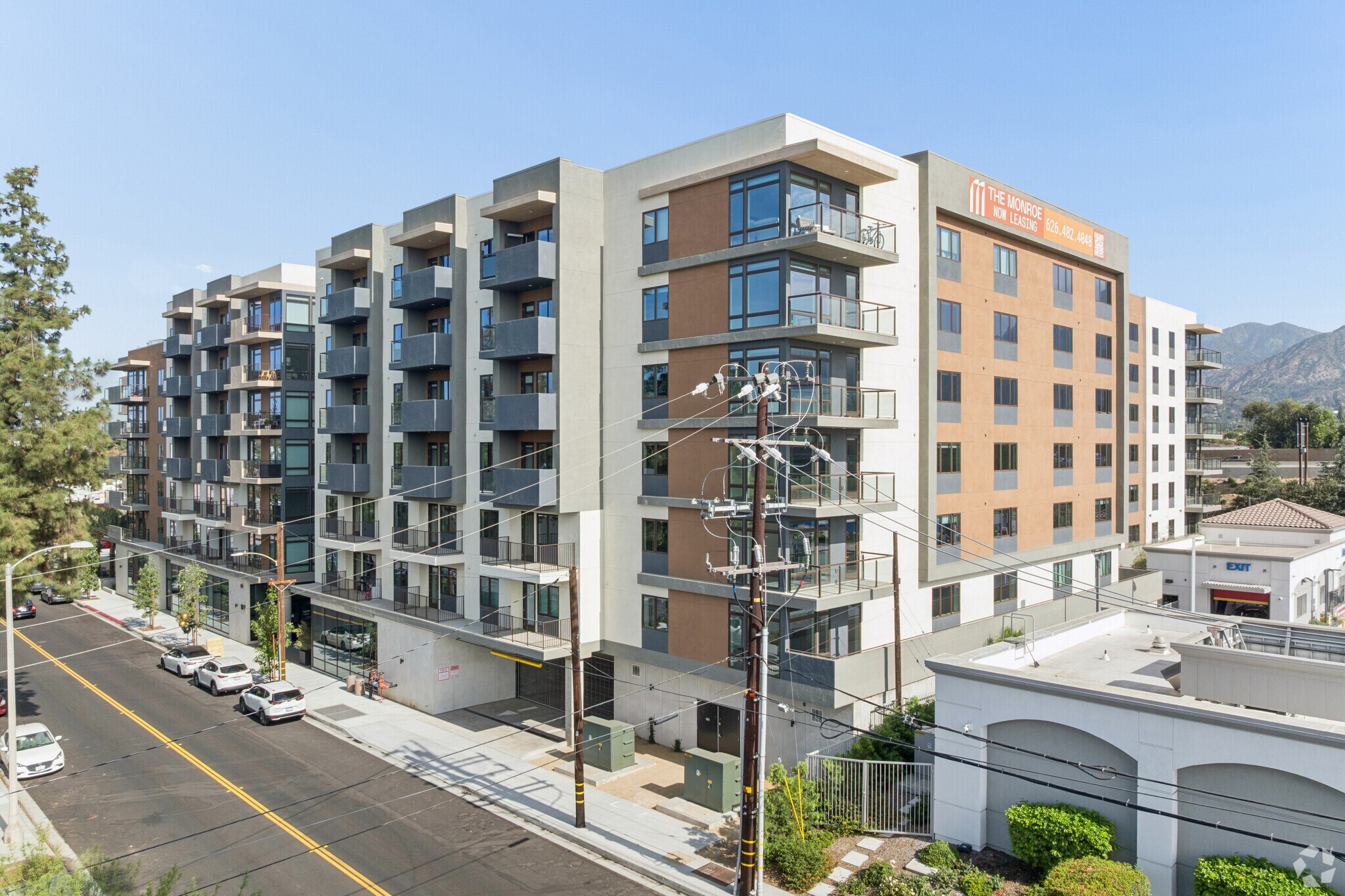 127 W Pomona St, Monrovia, CA à louer Photo principale– Image 1 sur 35