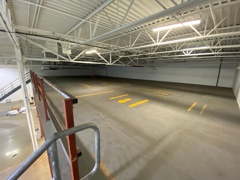 21600 Miles Rd, North Randall, OH à louer - Photo de l’immeuble – Image 2 sur 28