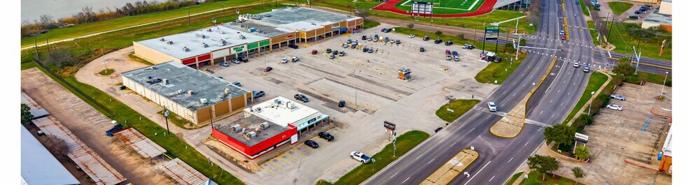 311 S Brazosport Blvd, Freeport, TX à louer - Photo de l’immeuble – Image 2 sur 7