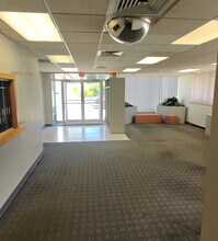 923-931 Farmington Ave, Bristol, CT à louer Photo intérieure– Image 2 sur 20