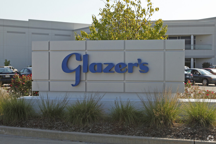 1 Glazer Way, Saint Charles, MO à louer - Photo de l’immeuble – Image 2 sur 3
