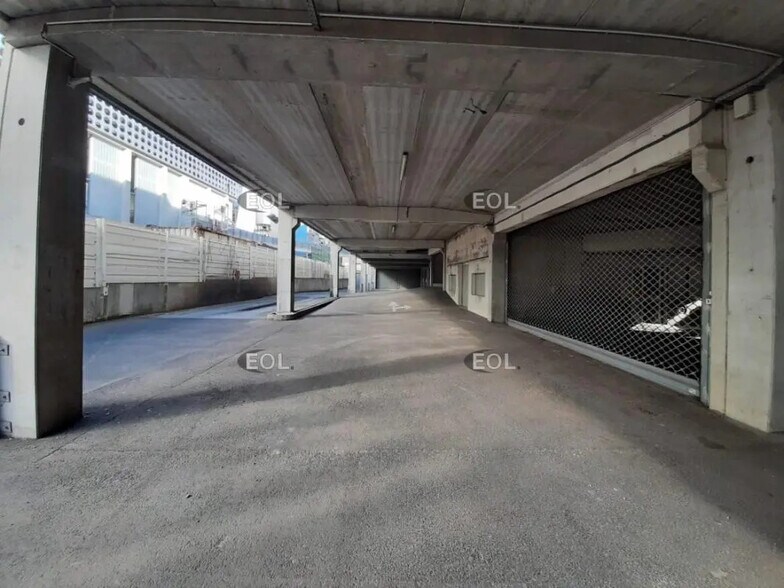 Local d’activités dans Ivry-sur-Seine à louer - Photo de l’immeuble – Image 3 sur 9