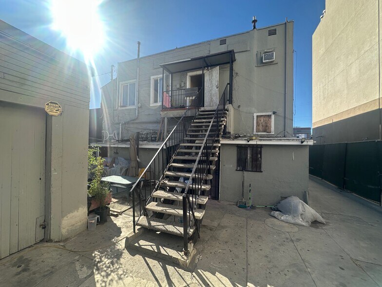 5324 S Hoover St, Los Angeles, CA à vendre - Photo de l’immeuble – Image 3 sur 4