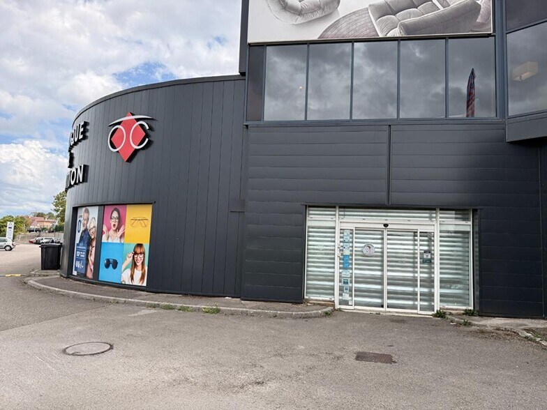 Local commercial dans Besancon à louer - Photo de l’immeuble – Image 1 sur 4