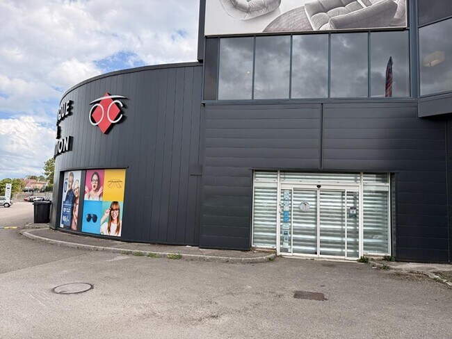 Plus de détails pour Local commercial à louer