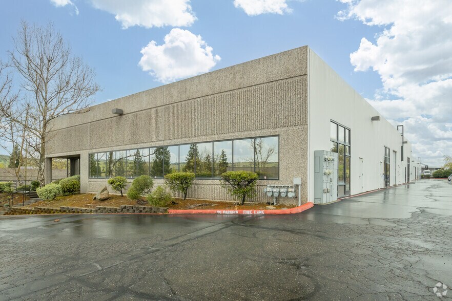 5005 Windplay Dr, El Dorado Hills, CA à vendre - Photo de l’immeuble – Image 2 sur 16