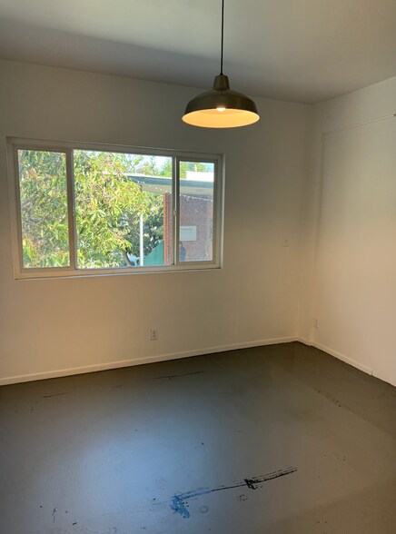 11630 Chayote St, Los Angeles, CA à louer - Photo de l’immeuble – Image 2 sur 4