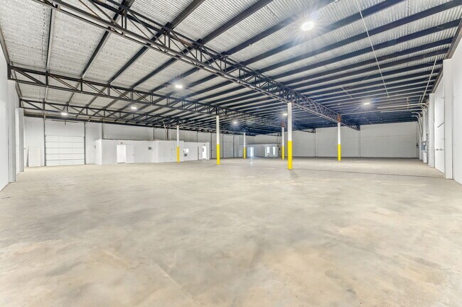 Plus de détails pour 2402-2404 Blue Smoke Ct, Fort Worth, TX - Local d'activités, Industriel/Logistique à louer