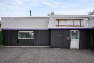 Plus de détails pour 384 Queen St, Peterborough, ON - Local commercial à vendre