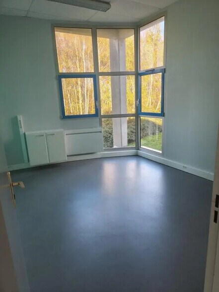 Bureau dans Hérouville-Saint-Clair à vendre - Photo intérieure – Image 2 sur 3