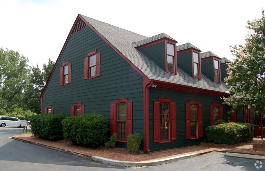 7808 Pineville-Matthews Rd, Charlotte, NC à louer - Photo de l’immeuble – Image 2 sur 14