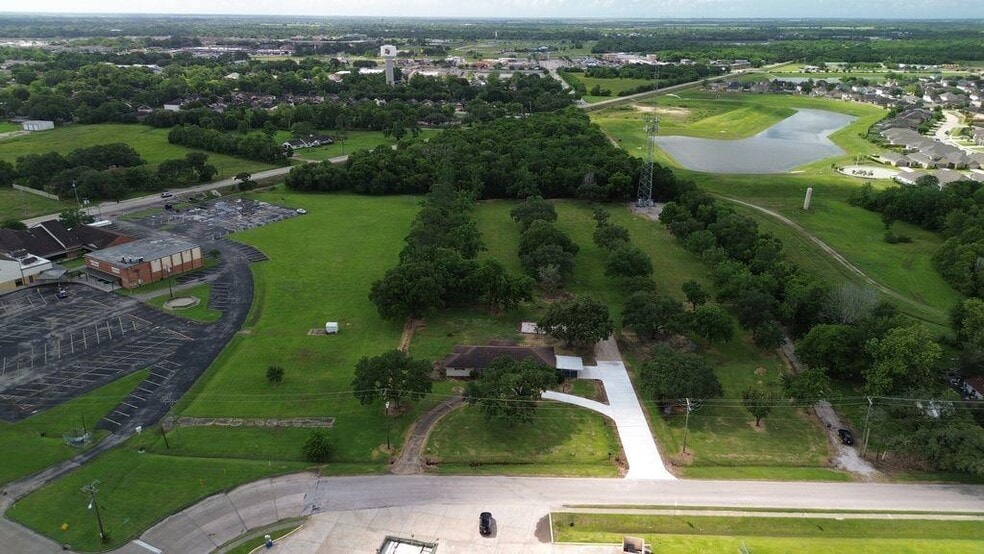 1001 Rosharon Rd, Alvin, TX à vendre - Photo principale – Image 2 sur 17