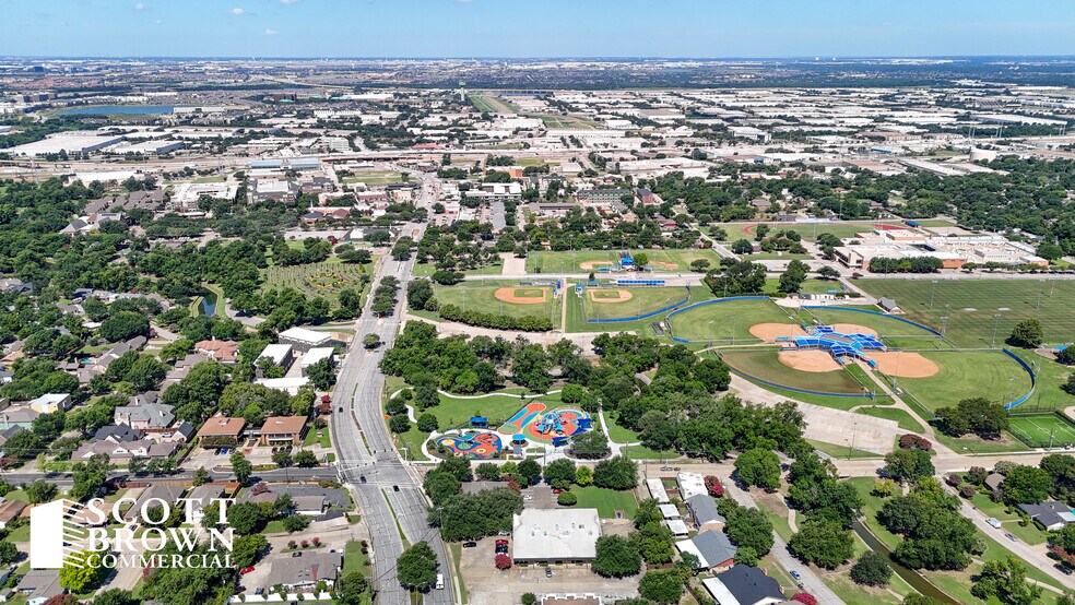 2701 Valley View Ln, Farmers Branch, TX à louer - Photo de l’immeuble – Image 2 sur 9