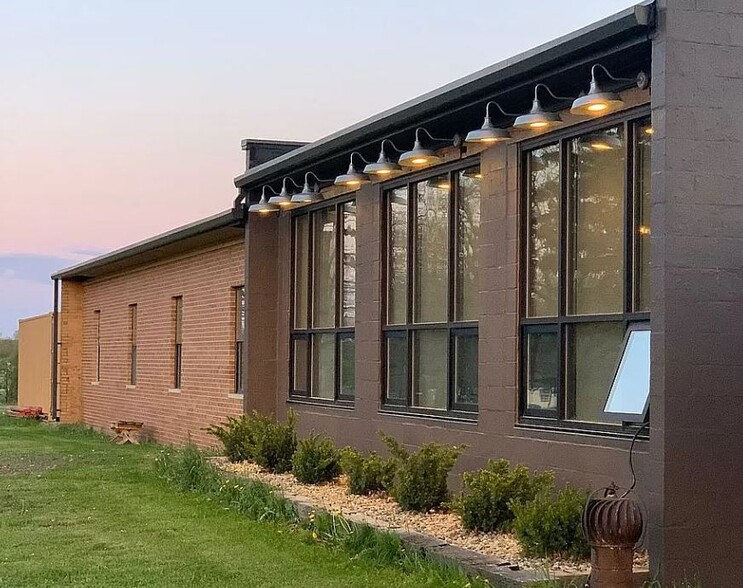 2045 Bradley Rd, Webberville, MI à vendre - Photo principale – Image 2 sur 27