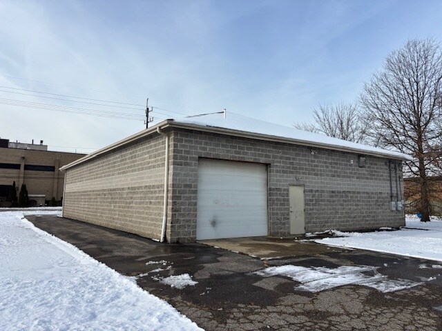 225 Northfield Rd, Bedford, OH à vendre - Photo de l’immeuble – Image 3 sur 7