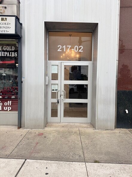 21702 Jamaica Ave, Queens Village, NY à louer - Photo de l’immeuble – Image 2 sur 6