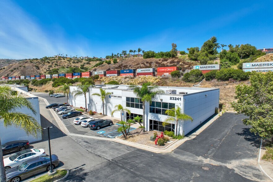 23241 La Palma Ave, Yorba Linda, CA à louer - Photo de l’immeuble – Image 2 sur 4