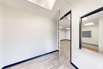2323 S Houston Ave, Humble, TX à louer Numérisation 3D Matterport– Image 1 sur 1