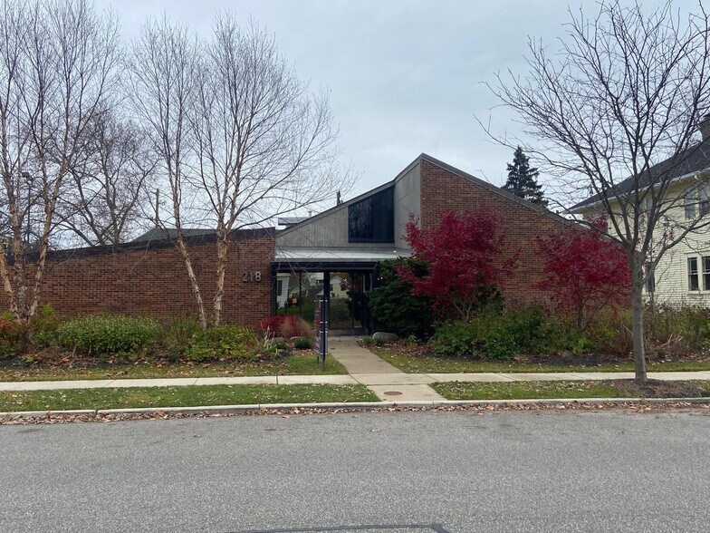 218 S Frances St, South Bend, IN à vendre - Photo de l’immeuble – Image 1 sur 6