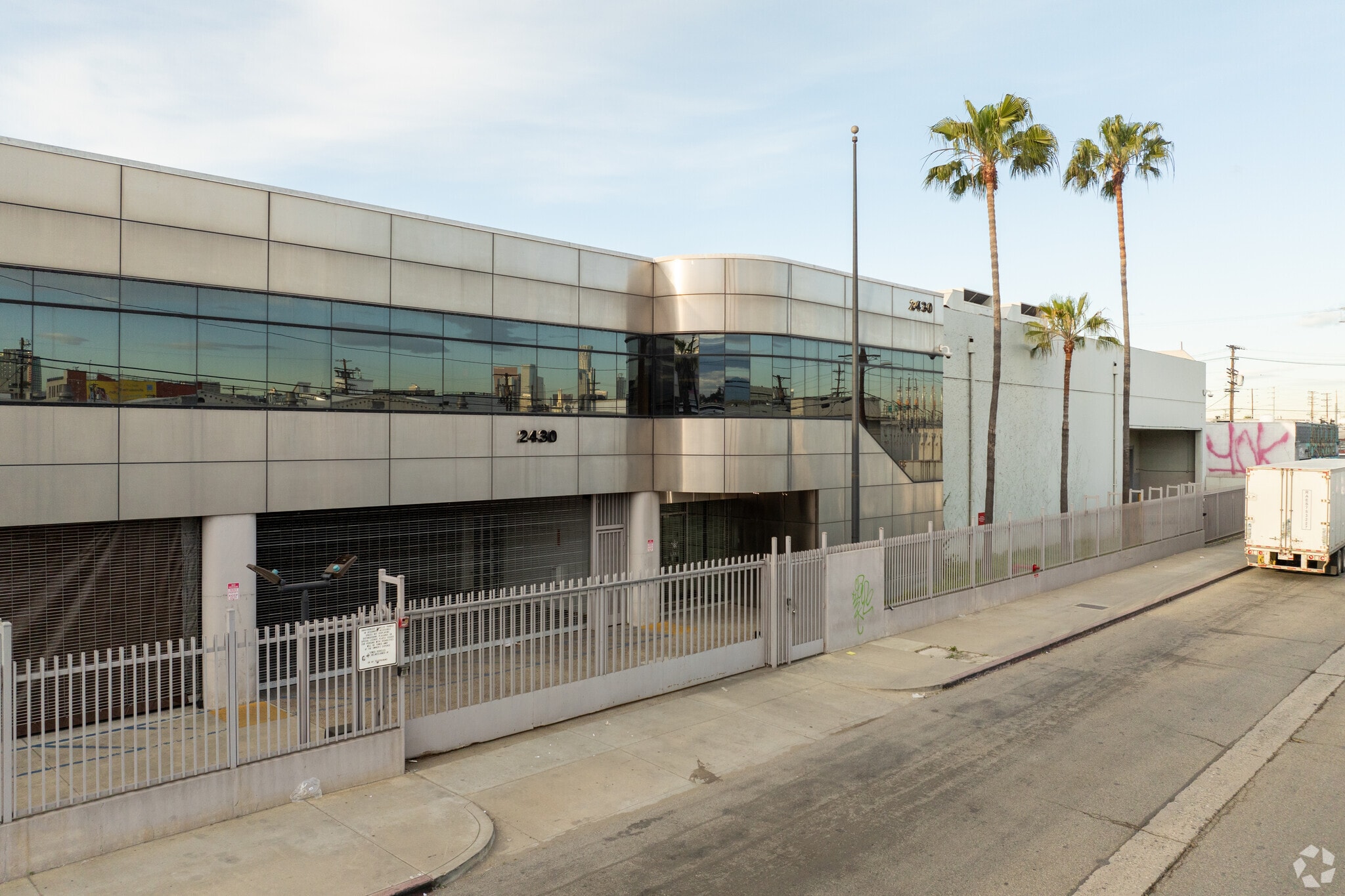 2430 Porter St, Los Angeles, CA à louer Photo principale– Image 1 sur 14