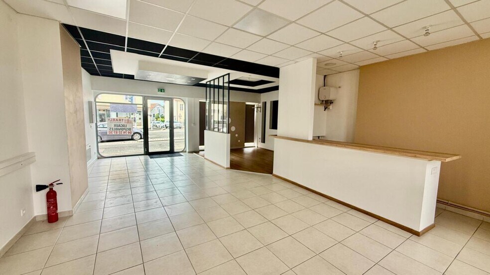 Local commercial dans Bourg-en-Bresse à louer - Photo de l’immeuble – Image 2 sur 8