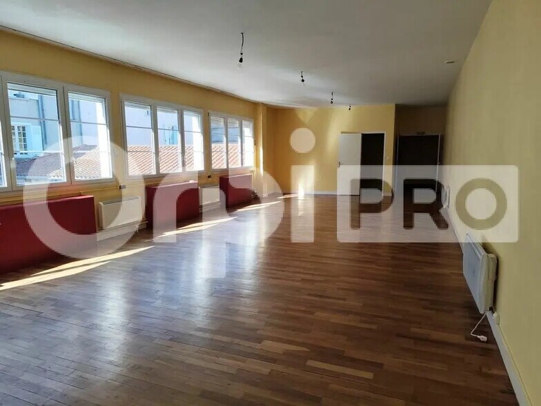 Bureau dans Limoges à louer - Photo de l’immeuble – Image 3 sur 5