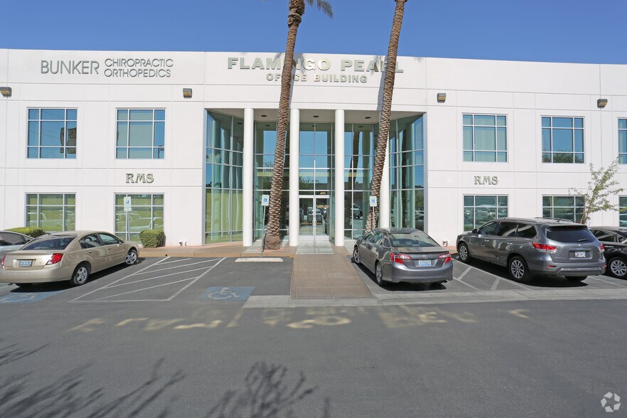3585 E Flamingo Rd, Las Vegas, NV à louer - Photo de l’immeuble – Image 3 sur 11