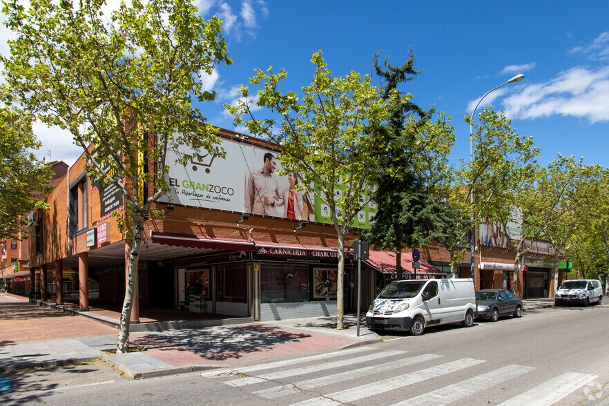 Local commercial dans Tres Cantos, Madrid à vendre - Photo de l’immeuble – Image 2 sur 2