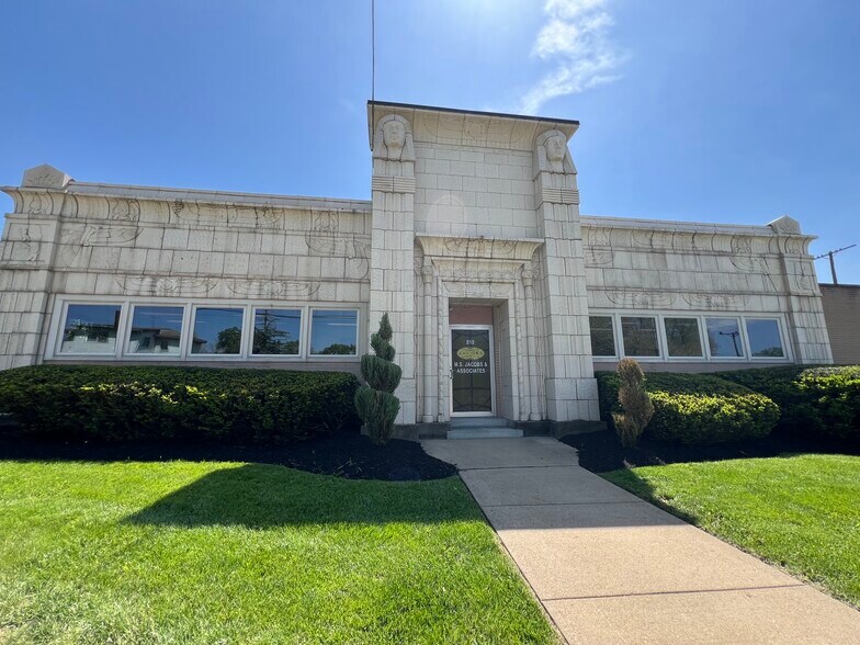 810 Noblestown Rd, Carnegie, PA à vendre - Photo de l’immeuble – Image 1 sur 18