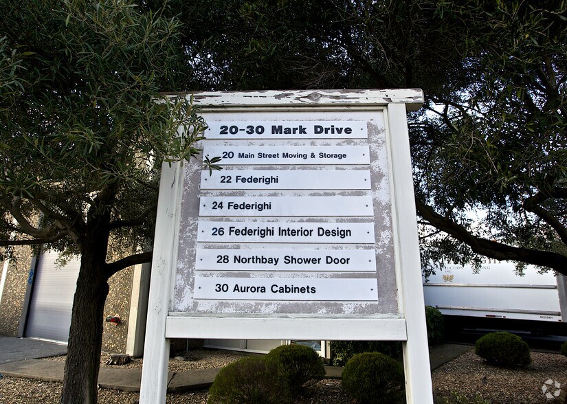 20-24 Mark Dr, San Rafael, CA à louer - Photo de l’immeuble – Image 2 sur 6