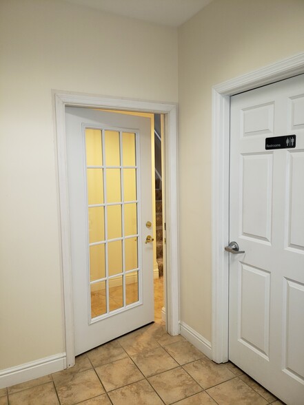 1346 Silver Ln, Coraopolis, PA à louer - Photo de l’immeuble – Image 3 sur 21