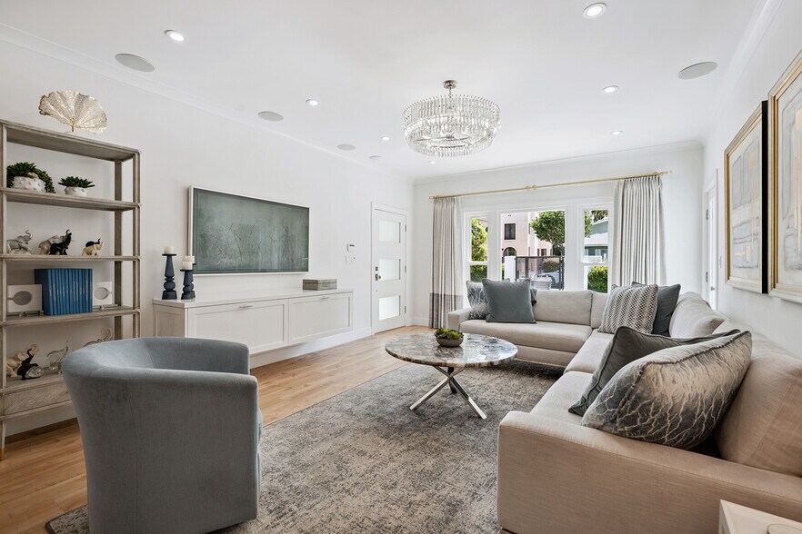 1033 N La Jolla Ave, West Hollywood, CA à vendre - Photo de l’immeuble – Image 3 sur 34